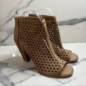 Report | Women's Minimalist Tan Chunky Heel Peeptoe Raemon Bootie Sz 6.5